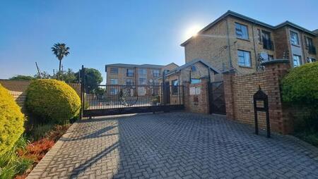 2 Bedroom Apartment in Weltevreden Park