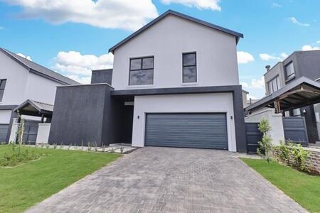 4 Bedroom House in Eagle Canyon Golf Estate