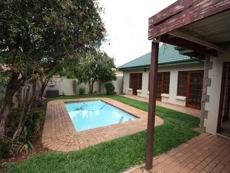 3 Bedroom Cluster in Featherbrooke Estate