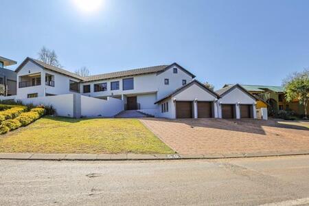 5 Bedroom House in Silver Lakes Golf Estate