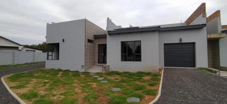 2 Bedroom Flat in Roodeplaat