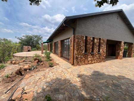 4 Bedroom House in Leeuwfontein
