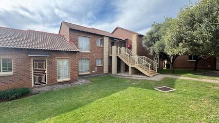 2 Bedroom Apartment in Mooikloof Ridge