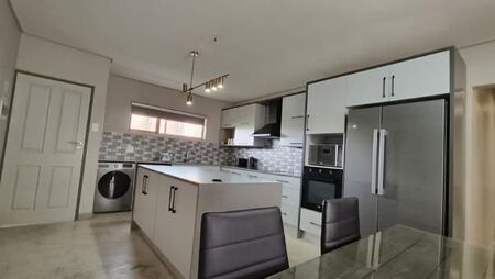 3 Bedroom Apartment in Menlo Park