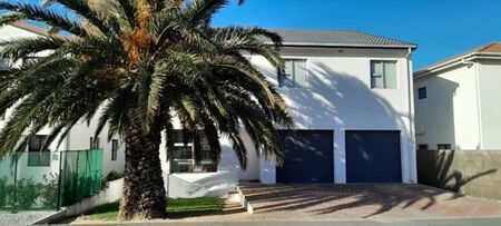 4 Bedroom House in St Helena Bay