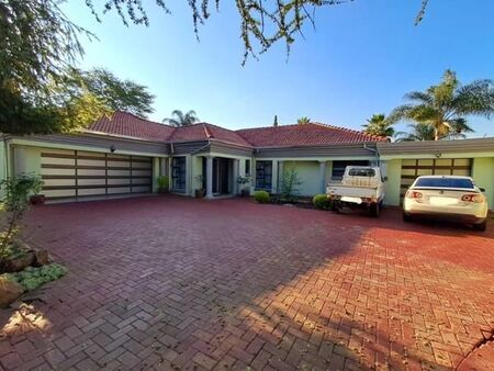 4 Bedroom House in Sinoville