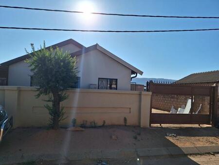 2 Bedroom House in Mahube Valley