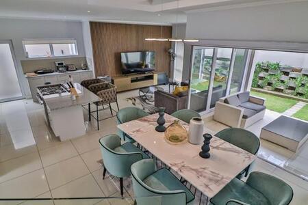 3 Bedroom Apartment in Bryanston