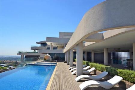 2 Bedroom Apartment in Sandton Central