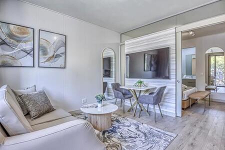 1 Bedroom Apartment in Rosebank