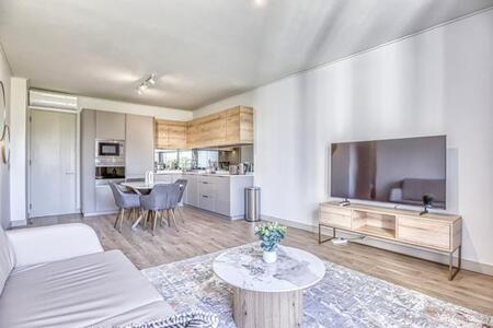 2 Bedroom Apartment in Rosebank