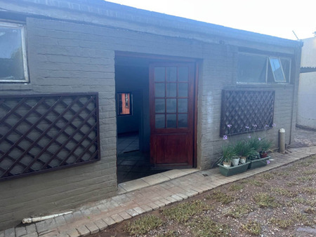 0.5 Bedroom House in Robindale