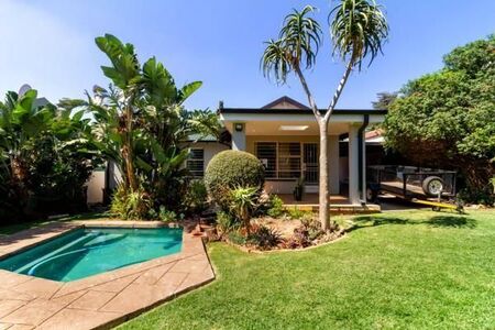 3 Bedroom House in Northwold Gardens