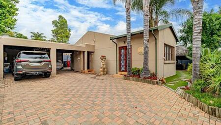 3 Bedroom House in Bromhof