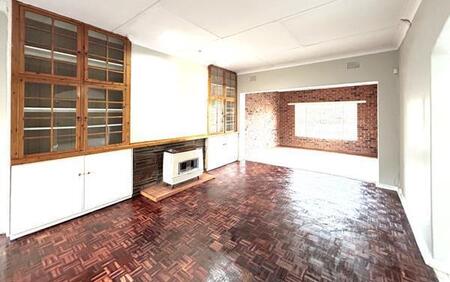 3 Bedroom House in Robertsham