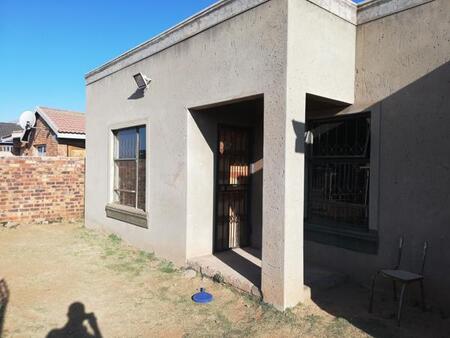 3 Bedroom House in Katlehong
