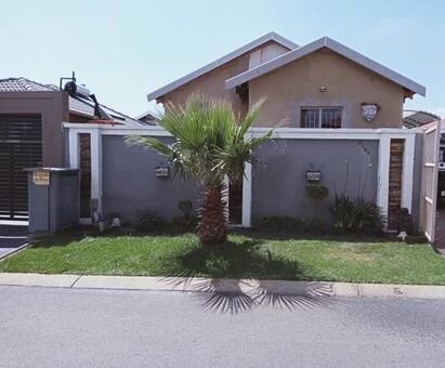 4 Bedroom Simplex in Albertsdal