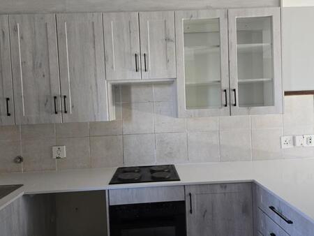 2 Bedroom House in Die Hoewes