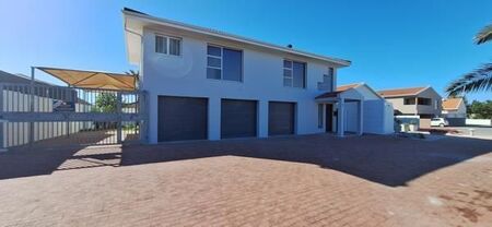 5 Bedroom House in Port Owen