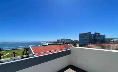 2 Bedroom Apartment in Three Anchor Bay