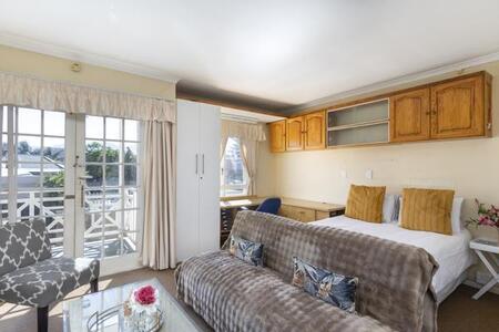 1 Bedroom Apartment in Strand Central