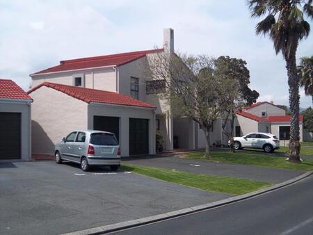 2 Bedroom Apartment in Greenways Golf Estate