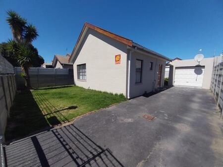 3 Bedroom House in Strand South