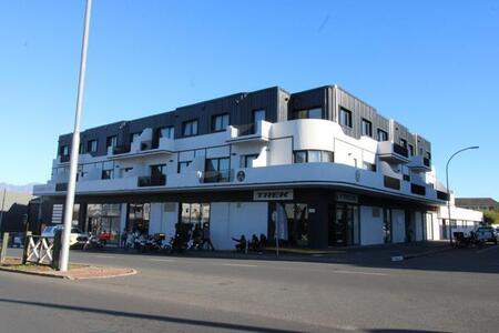 2 Bedroom Apartment in Somerset West Central