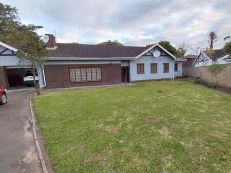 2 Bedroom House in Manors