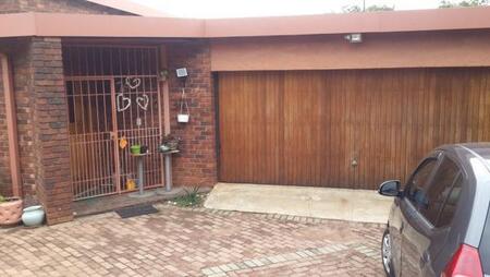 3 Bedroom House in Constantia Kloof