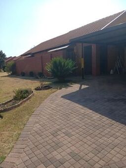 3 Bedroom Townhouse in Willow Park Manor