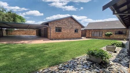 4 Bedroom House in Erasmuskloof