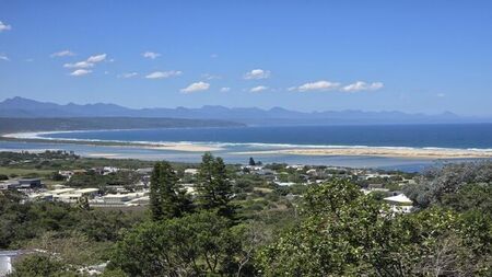 1 Bedroom bachelor flat to rent in Bowtie, Plettenberg Bay