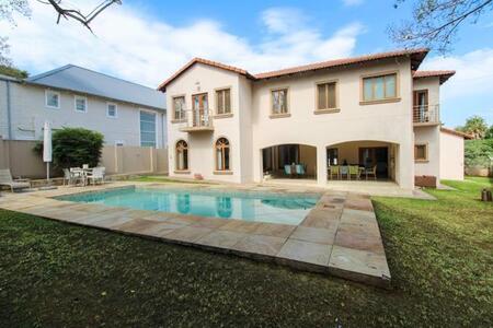 3 Bedroom House in Bryanston