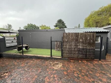 1 Bedroom Garden Cottage in Robindale