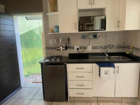 1 Bedroom Garden Cottage in Ferndale