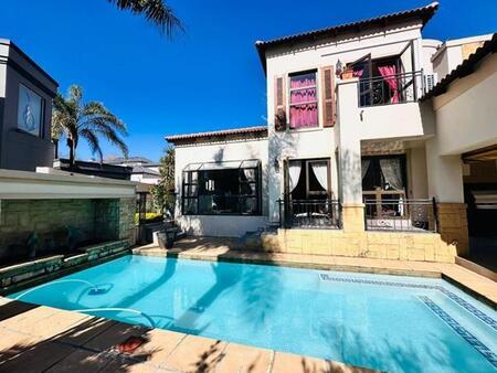 5 Bedroom House in Ferndale