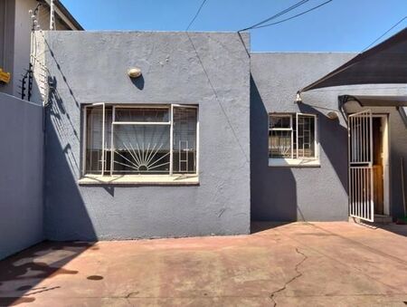 1 Bedroom House in Robertsham