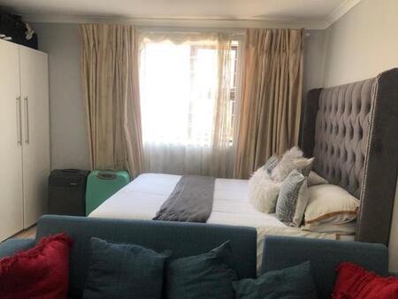 Studio apartment in Kew