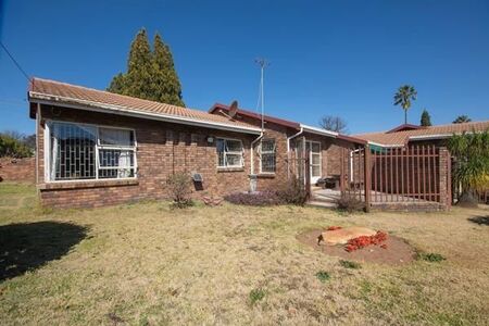 2 Bedroom House in Rensburg