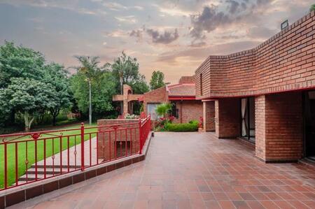 5 Bedroom House in Bedfordview