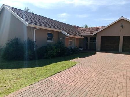 4 Bedroom House in Aston Manor