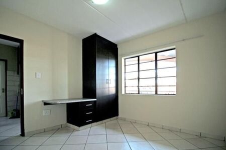 0.5 Bedroom House in Kempton Park Central