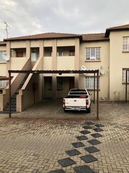 2 Bedroom Townhouse in Elspark