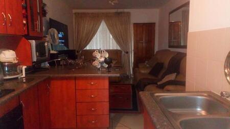 2 Bedroom Townhouse in Elspark