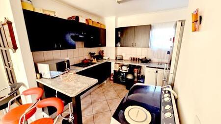 2 Bedroom Apartment in Ravensklip