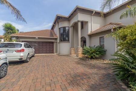 4 Bedroom Townhouse in Lakefield