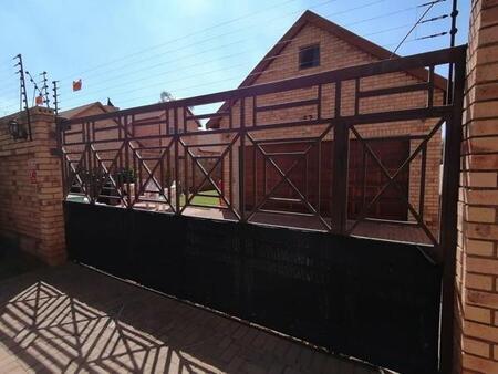 3 Bedroom House in Meyersdal