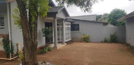 3 Bedroom House in Knopjeslaagte