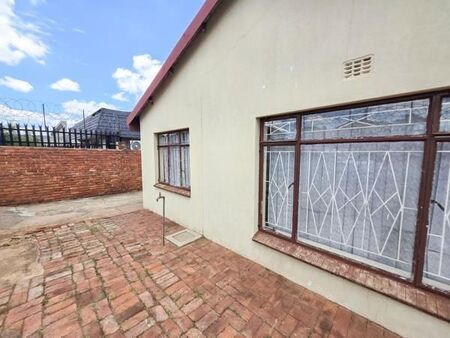 3 Bedroom Apartment in Laudium